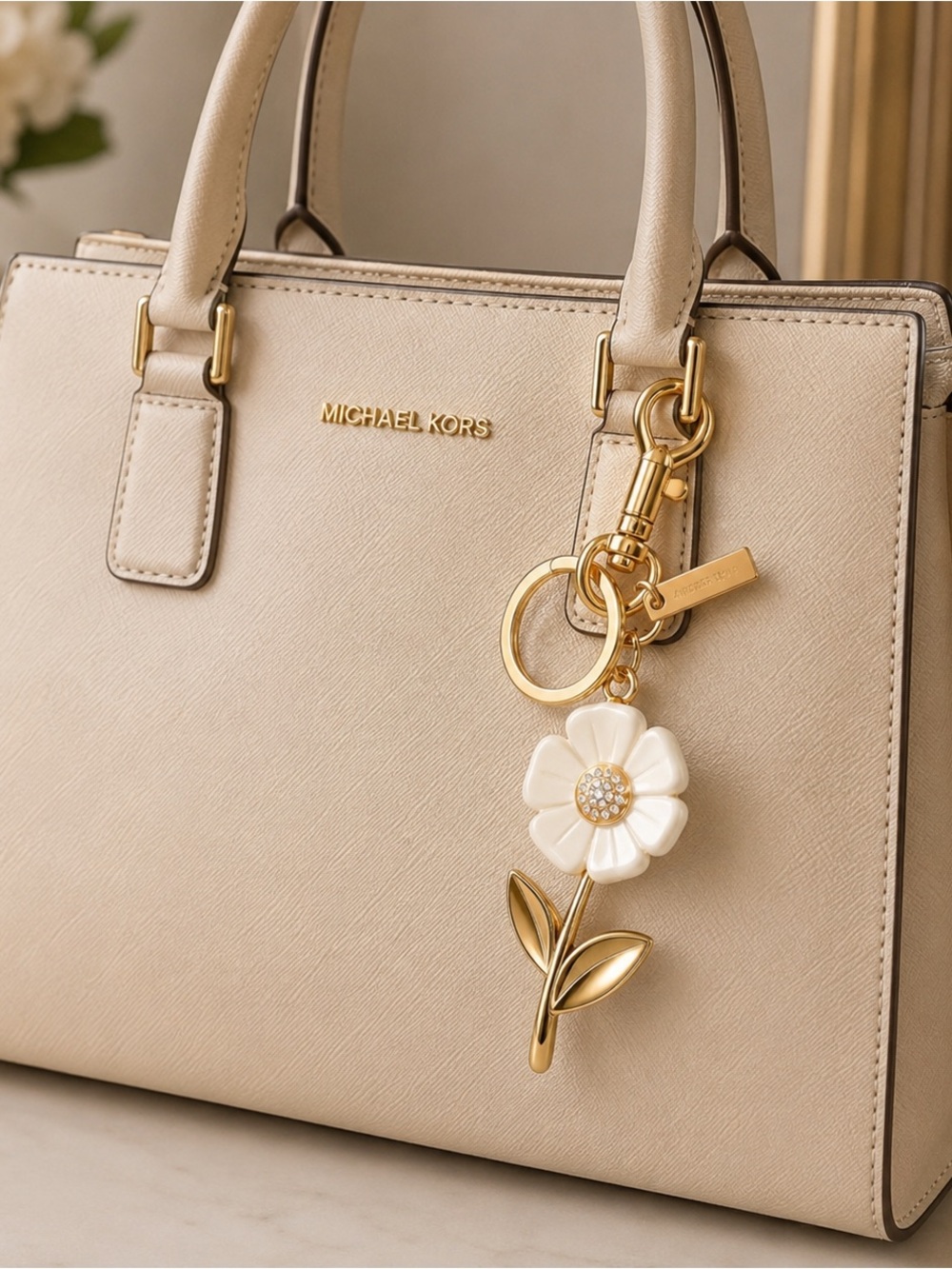 • A Date with Daisy• White Flower Bag Charm Gold Tone | Luxe Floral Keychain - Picture 2 of 2